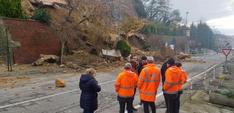Crollo muraglione Moncalvo: tre famiglie sfollate in via precauzionale